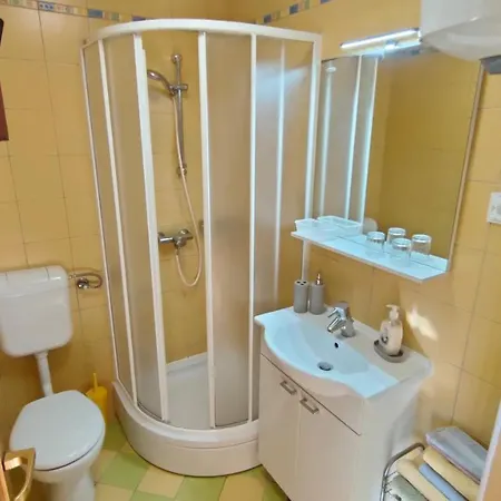 And Irena Guest house 3*